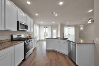 2713 Sagedale Dr in Conroe, TX - Building Photo - Building Photo