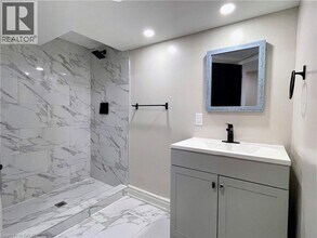 360 Cannon St E in Hamilton, ON - Building Photo - Building Photo