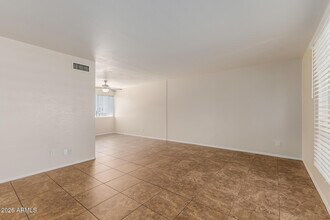 7141 N 16th St in Phoenix, AZ - Building Photo - Building Photo