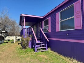 404 W Cleveland St in Elgin, TX - Building Photo