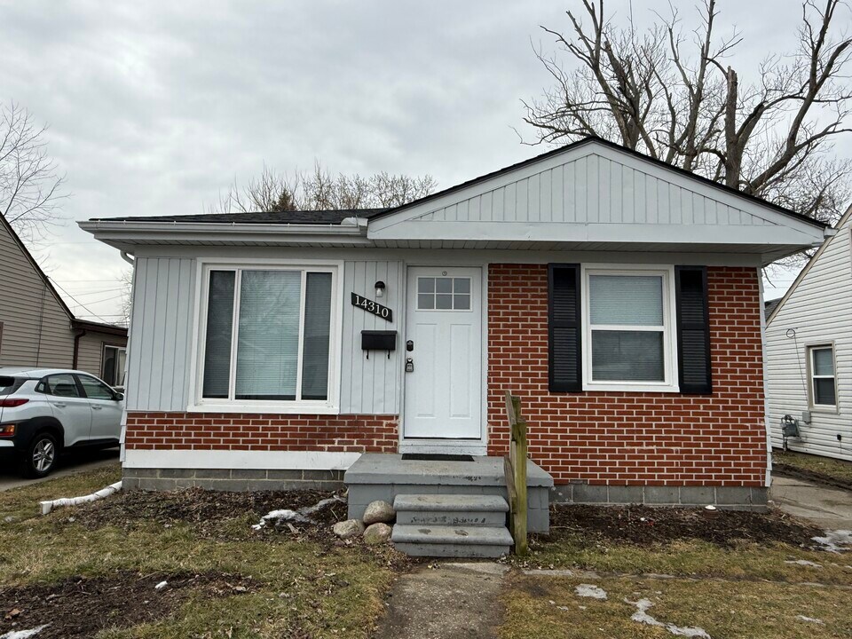 14310 Hobart Ave in Warren, MI - Building Photo