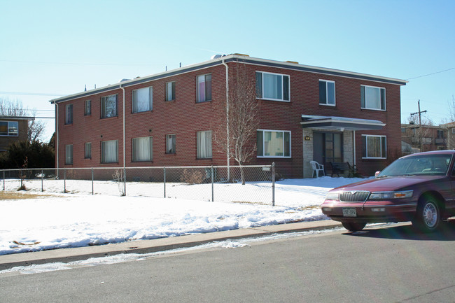 10500 W 8th Ave in Lakewood, CO - Foto de edificio - Building Photo