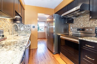24750 Olde Orchard St in Novi, MI - Building Photo - Building Photo