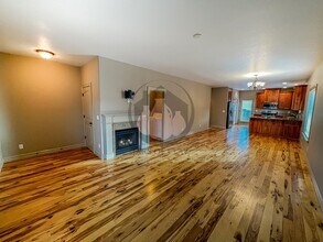 6166 Lillian St SE in Salem, OR - Foto de edificio - Building Photo
