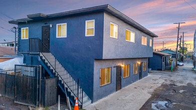 945 W 76th St in Los Angeles, CA - Building Photo - Building Photo