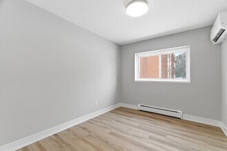 20 Weichel St in Kitchener, ON - Building Photo - Building Photo