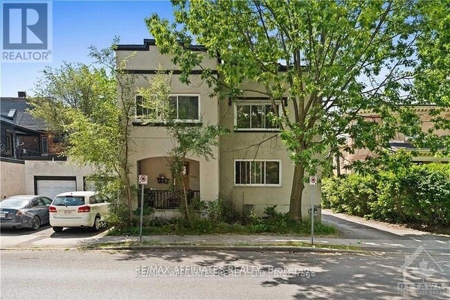 property at 320-320 Laurier Ave E