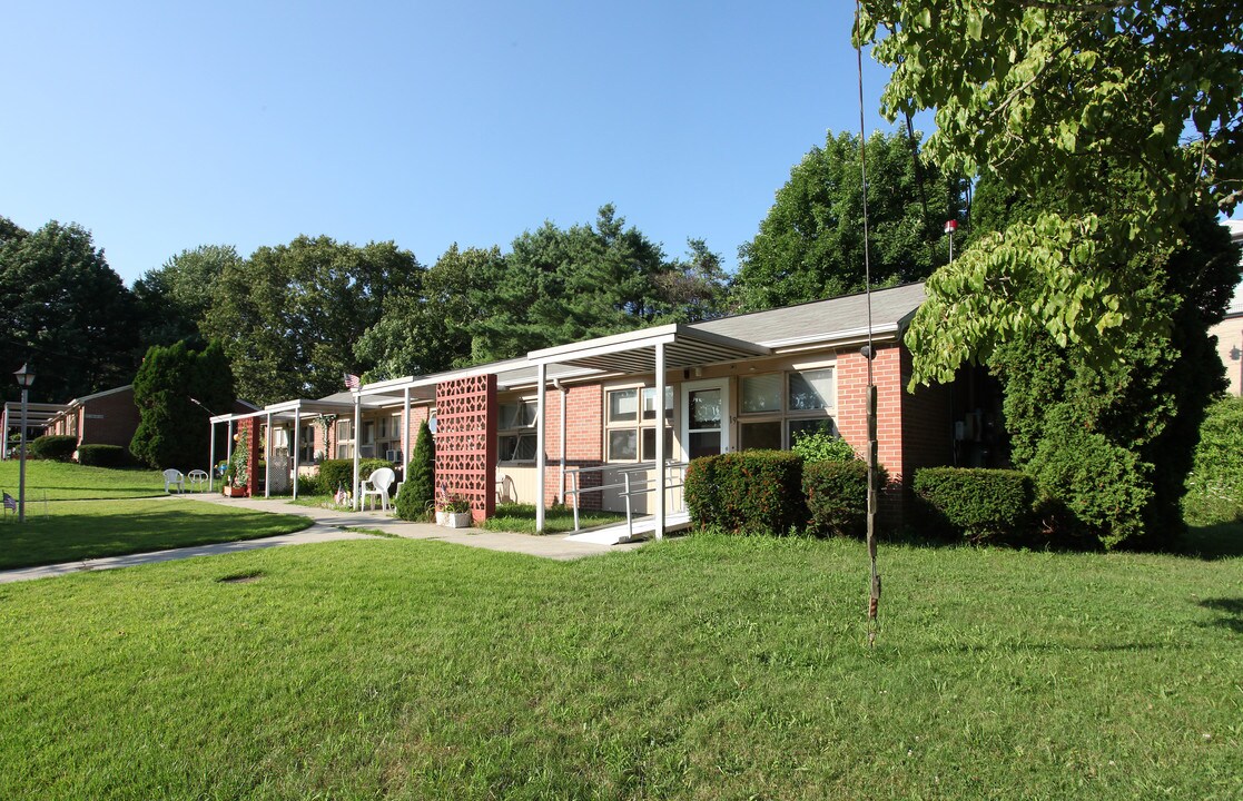 Gordon Court Neighborhood in New London, CT - Foto de edificio