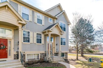 18599 W Sterling Ct in Grayslake, IL - Building Photo - Building Photo