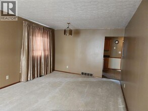 3164 Conservation Dr in Windsor, ON - Building Photo - Building Photo