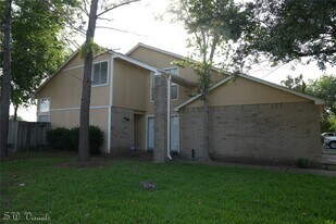 8803 Vinkins Rd in Houston, TX - Building Photo