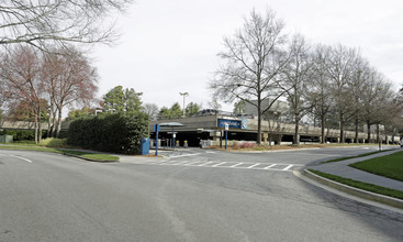 NE Hammond Dr in Atlanta, GA - Foto de edificio - Building Photo