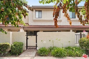 6021 Lindley Ave, Unit B in Los Angeles, CA - Building Photo