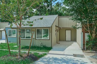 20 Harbour Row Dr in Coldspring, TX - Building Photo