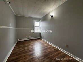 513 Main St in Vassalboro, ME - Foto de edificio - Building Photo