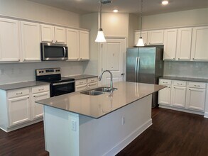 1171 Walden Pond Dr in Plant City, FL - Building Photo - Building Photo