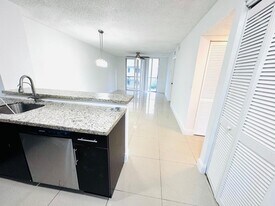 8730 N Sherman Cir in Miramar, FL - Building Photo