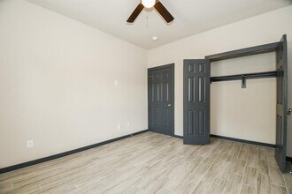 7802 Dandy St-Unit -A in Houston, TX - Building Photo - Building Photo