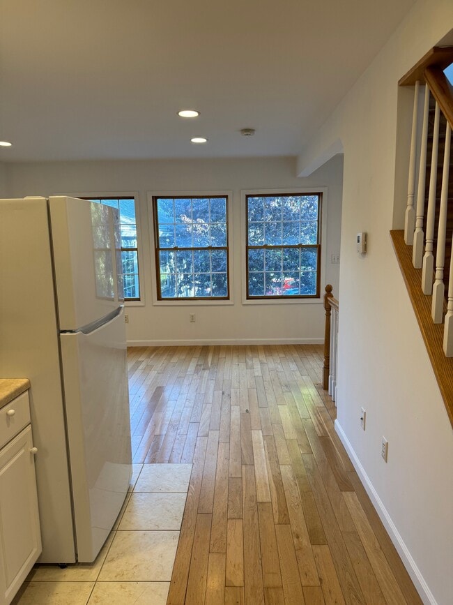 33 Montgomery St, Unit #F in Saugerties, NY - Building Photo - Building Photo