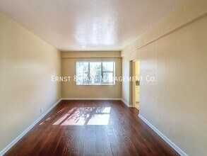 105 Atlantic Ave in Long Beach, CA - Foto de edificio - Building Photo