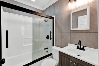 2121 Chesley Dr in Sterling Heights, MI - Building Photo - Building Photo