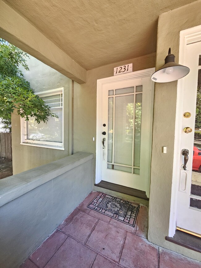 1231 Castro St in Martinez, CA - Building Photo - Building Photo