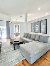 515 Somerhill Dr NE in St. Petersburg, FL - Building Photo - Building Photo