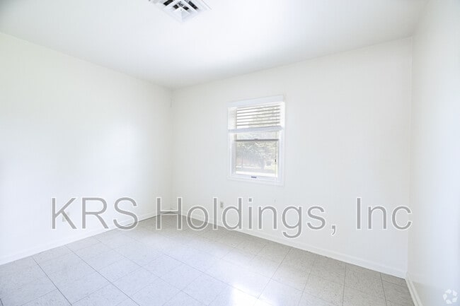 280 Gulfstream Dr in Elizabeth City, NC - Building Photo - Building Photo