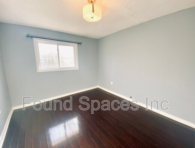 342 Cope St in Hamilton, ON - Building Photo - Building Photo
