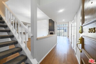 11667 Gorham Ave in Los Angeles, CA - Foto de edificio - Building Photo