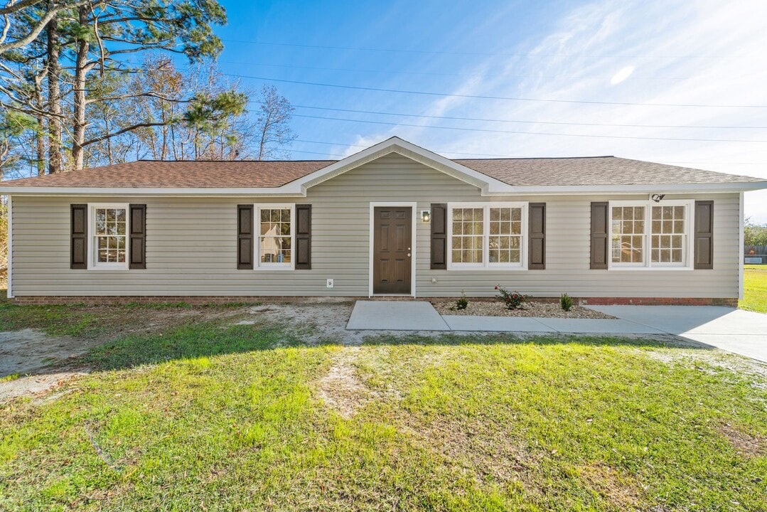 136 Sandy Dr in Jacksonville, NC - Building Photo