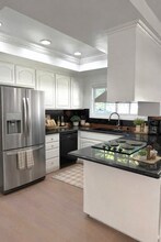 6292 Heil Ave in Huntington Beach, CA - Foto de edificio - Building Photo