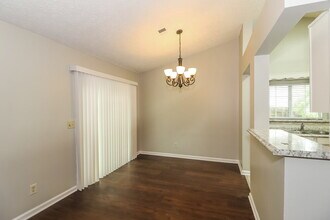 5009 River Rock Way in Woodstock, GA - Foto de edificio - Building Photo