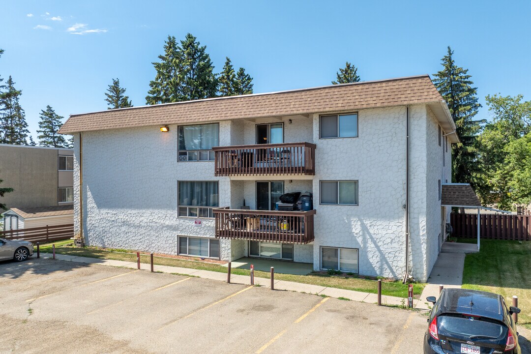 6759 59 Av in Red Deer, AB - Building Photo