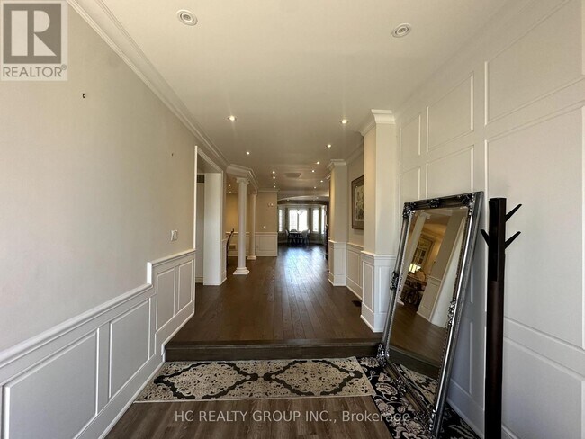 2 Sanibel Crescent in Vaughan, ON - Building Photo - Building Photo