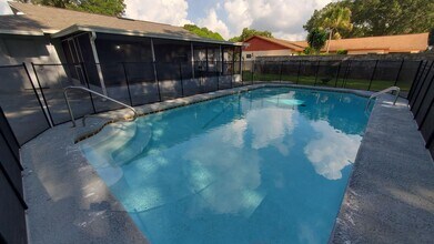 3014 King John Pl in Seffner, FL - Building Photo - Building Photo