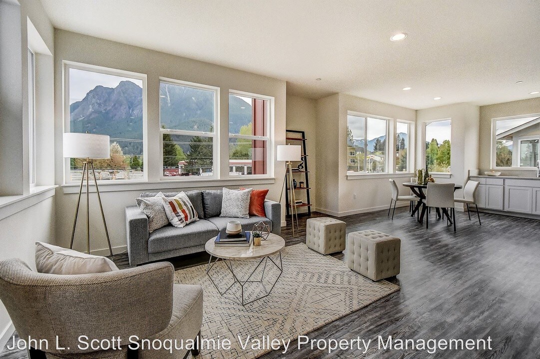 250 SE Orchard Dr in North Bend, WA - Building Photo