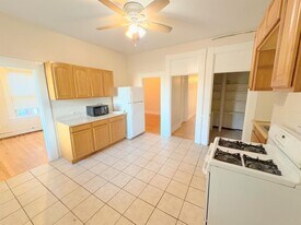 72 Norfolk St, Unit 4 in Cambridge, MA - Building Photo