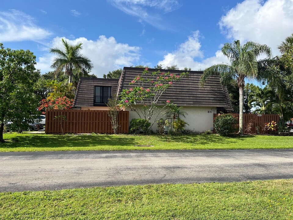 326 Jupiter Lakes Blvd in Jupiter, FL - Building Photo