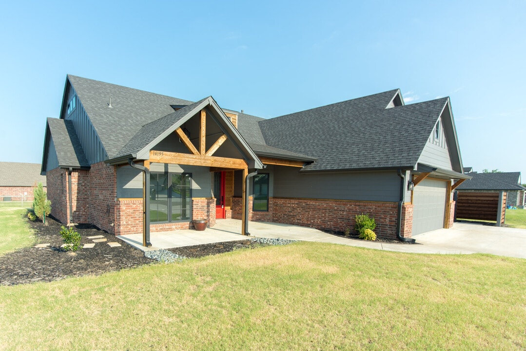 14195 N 54th E Ave in Collinsville, OK - Building Photo