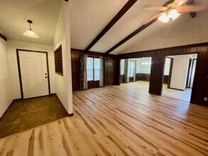 3839 N Stewart Ave in Springfield, MO - Foto de edificio - Building Photo