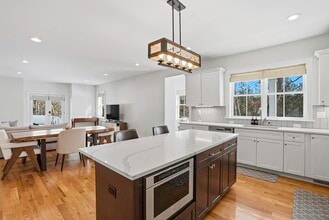 279 W Central St in Natick, MA - Building Photo - Building Photo