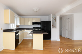 14 Skehan St, Unit 2 in Somerville, MA - Building Photo - Building Photo