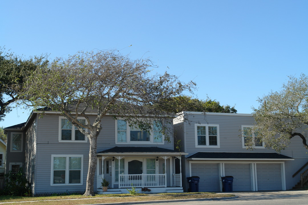 311 Harrison Blvd in Aransas Pass, TX - Building Photo