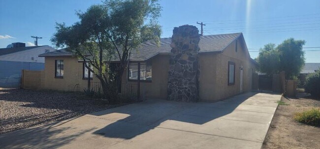 5808 N 63rd Ave in Glendale, AZ - Foto de edificio - Building Photo