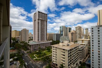 445 Seaside Ave, Unit 3010 in Honolulu, HI - Foto de edificio - Building Photo