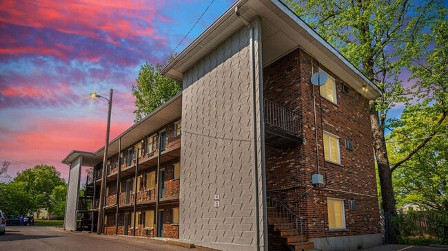 property at 3320 Greenwood Blvd