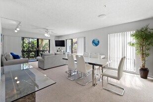 3000 Presidential Way in West Palm Beach, FL - Building Photo