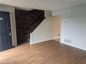 97 E Hillcrest Ln in Slatington, PA - Foto de edificio - Building Photo