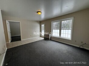 46 Baker St in Clinton, ME - Building Photo - Building Photo